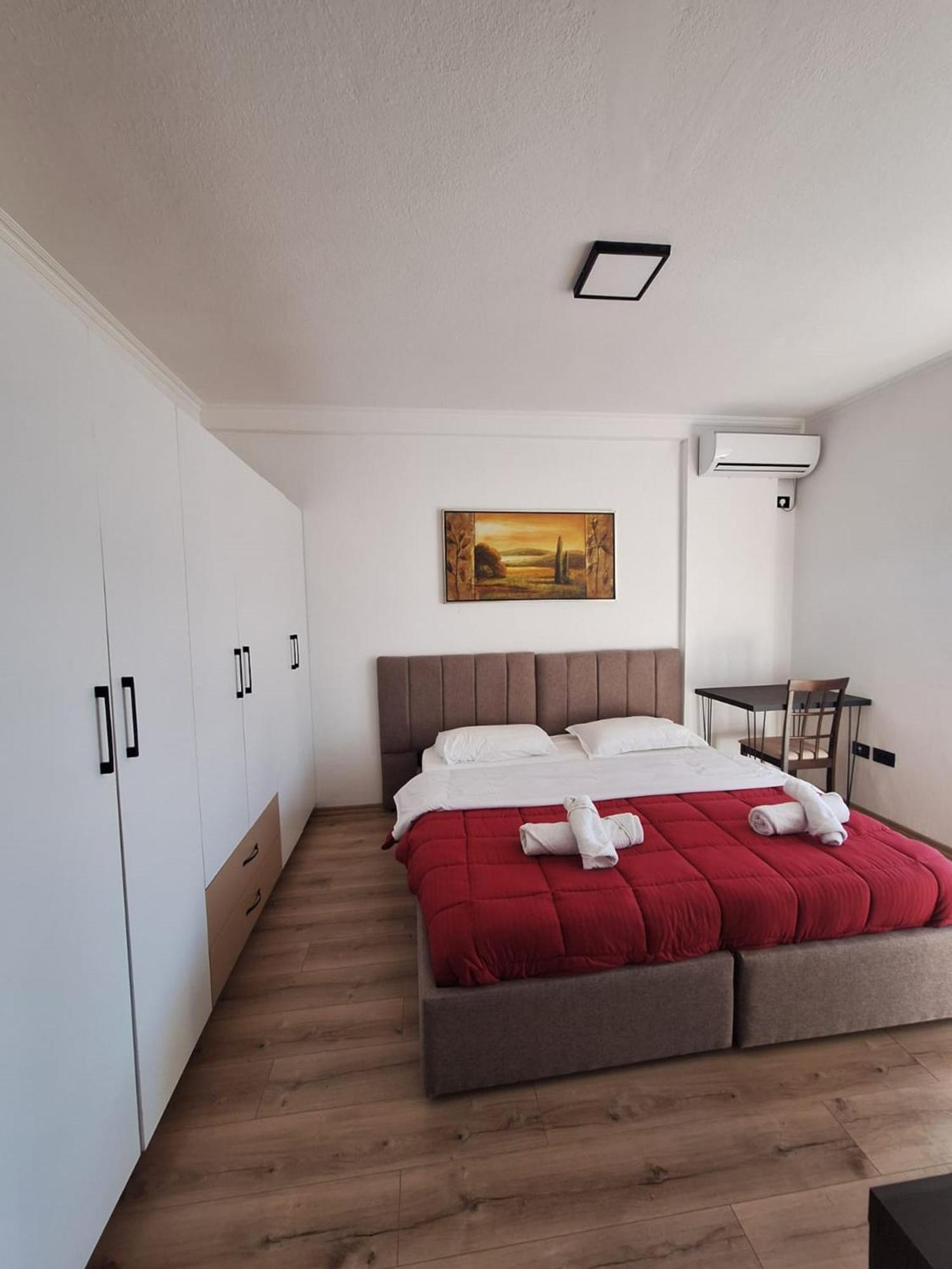 Albania Apartment Near Tirana City Center Double Or Twin Bed Exterior foto